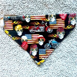 Biker-Inspired Dog Bandana with Skull Print – Size S/M